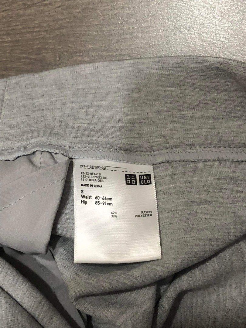 Uniqlo gray skirt (Category: Skirts) located in Naga. Submitted by dcndn (Listing ID 1299335355, Image 2). Description: Washed then kept.