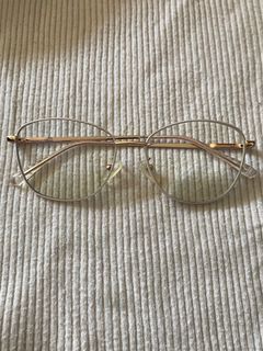 White and gold eyeglasses frame (graded)