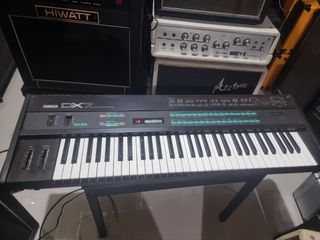 Yamaha dx 7 synthesizer