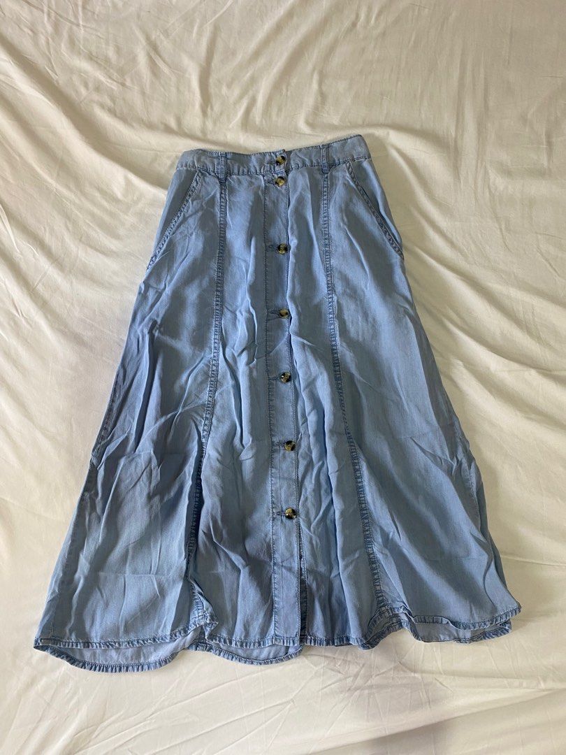 Zara skirt (Category: Skirts) located in Makati City. Submitted by _wardrobecleanse (Listing ID 1299284029, Image 1). Description: .