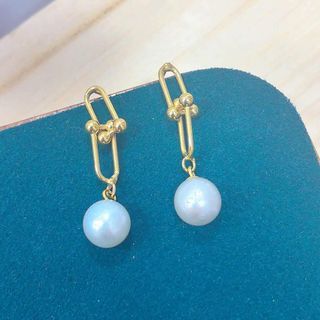 18k yg 
Pearl earrings