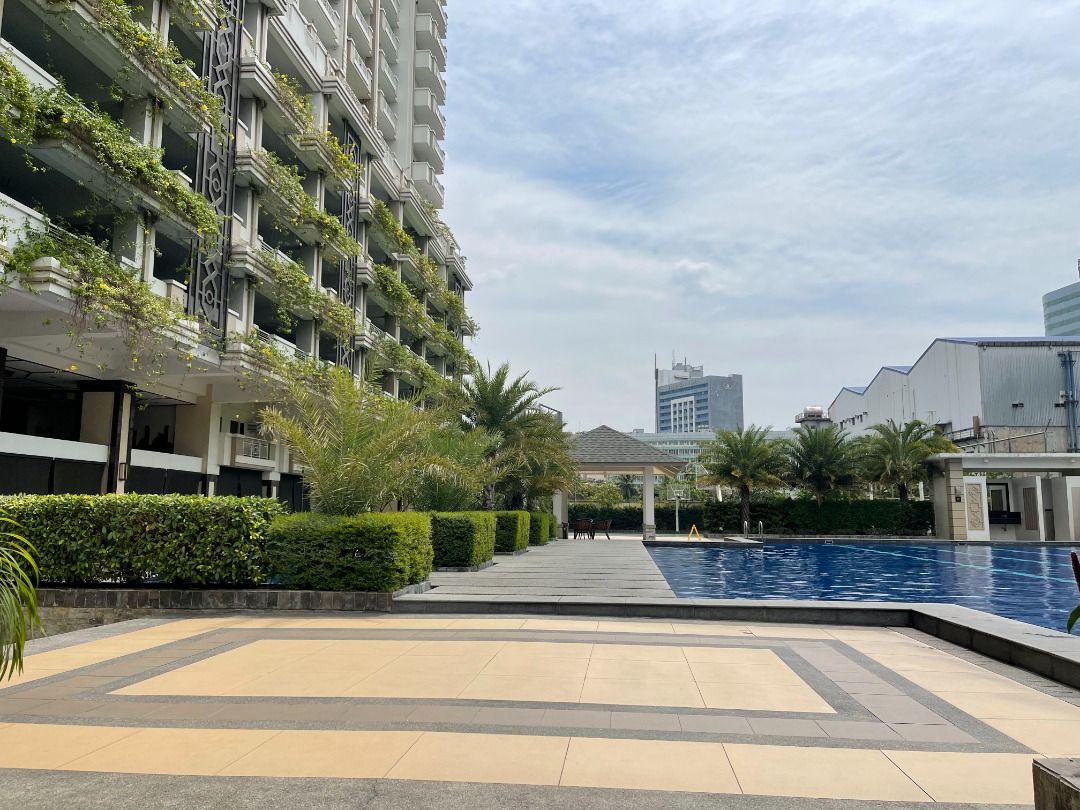 3BR Torre De Manila with Balcony & Parking (Category: Apartments & Condos) located in Paranaque City. Submitted by suirealty (Listing ID 1299485768, Image 1). Description: 3 Bedroom with Parking & Balcony Torre De Manila Unit : 65 sqm Balcony : 15sqm Total area : 80sqm Parking : 13sqm.