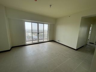 3BR with Balcony & Parking Brixton Place Pasig