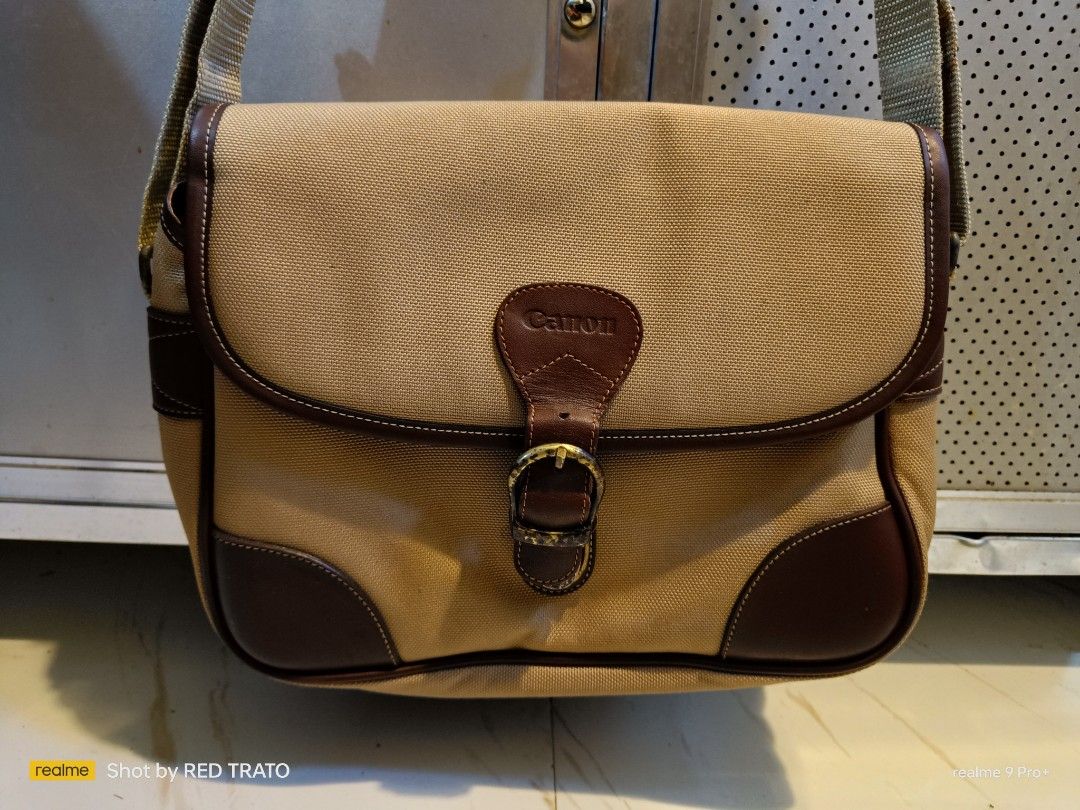 💯 Canon EOS Camera Bag (Category: Camera Bags & Carriers) located in General Mariano Alvarez. Submitted by randzwurkz85264 (Listing ID 1299572080, Image 1). Description: .