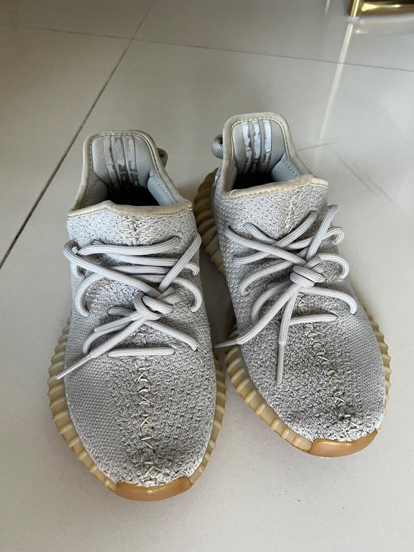 Adidas Yeezy Boost 350 V2 - Sesame UK 4 (Kategori: Sepatu Wanita) berada di Surabaya. Dikirim oleh tumblr.shopgirls (ID iklan 1299472364, Gambar 2). Deskripsi: Beli di Singapore di harga 350 SGD. No defect yaa, cuma kotor dikit aja (bisa dicuci / laundry sepatu) .