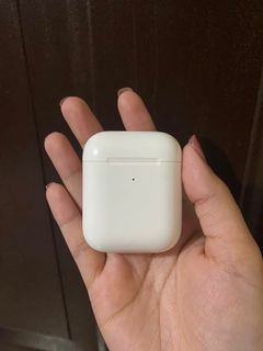 Airpods Gen 2 CHARGING CASE ONLY
