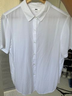Authentic Uniqlo Soft Fabric White Polo buttondown for Unisex , L on tag dimes is a 20 X 26