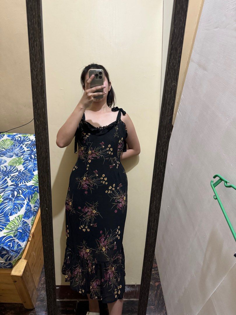 BLACK FLORAS SELF TIE DRESS (Category: Dresses) located in Quezon City. Submitted by mkdlg (Listing ID 1299605620, Image 3). Description: Bought in states Fits M-L.