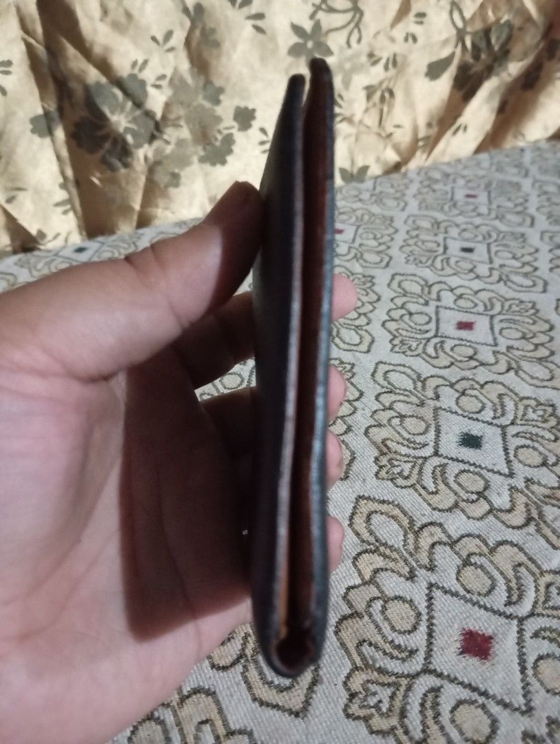 Blanc Fleur Mens Wallet (Category: Wallets & Card Holders) located in Iligan City. Submitted by ileganteph (Listing ID 1299607107, Image 3). Description: Excellent Condition.