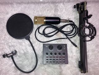 BM-800 Condenser Microphone Kit V8 Multifunctional Live Sound Card
