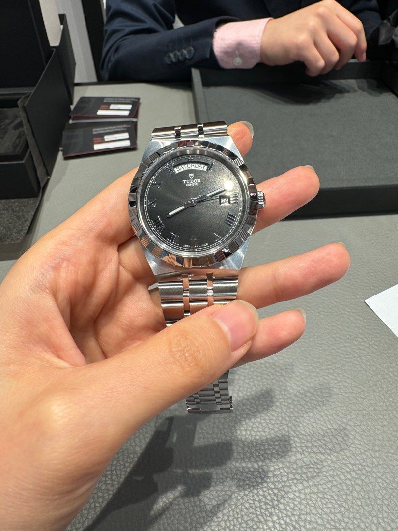 BN Tudor Royal M28600 0003 41mm black dial Apr2024 unworn full set (Category: Watches) located in Singapore. Submitted by haliluqq (Listing ID 1291589926, Image 3). Description: Brand new FULL SET unworn 100% authentic Local AD Apr 2024 Stickers removed by AD No refund once sold Buyer is liable for authentication cost if required .