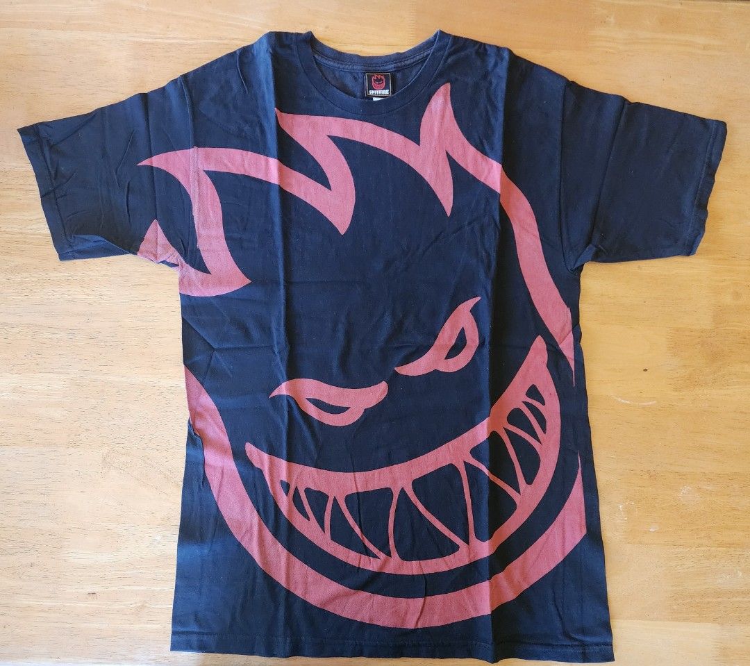 Classic Spitfire skateboard t-shirt (Category: Tshirts & Polo Shirts ) located in Antipolo. Submitted by saslbs (Listing ID 1299487938, Image 1). Description: ❤️Classic Spitfire skateboard t-shirt in good condition. Large. 1.5k Payment thru g-cash. Delivery thru Lbc or lalamove care of buyer. Meet-up in Antipolo City..
