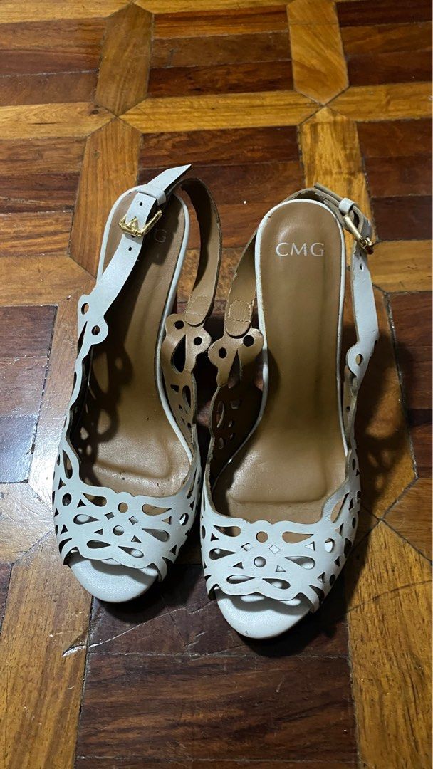 CMG wedge heels white (Category: Heels) located in Manila. Submitted by lauribatinga (Listing ID 1299589871, Image 1). Description: Doesn’t fit me.
