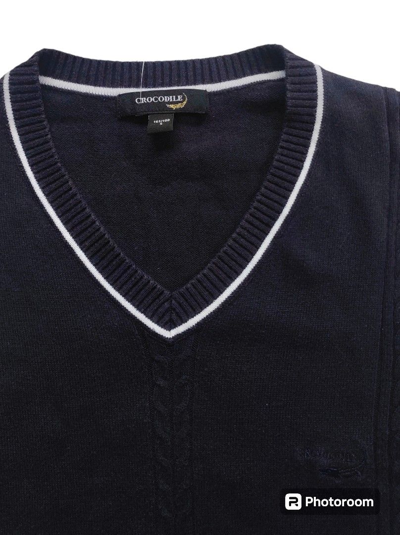 Crocodile Knitted Vest (Category: Coats, Jackets and Outerwear) located in Tacloban City. Submitted by dime.and.dapper (Listing ID 1299569070, Image 2). Description: W/L 19.5 x 24 inches 9/10 Color rate or Better Maganda yung cable knit details! Solid pangporma guys! lakas maka old money Aesthetics🔥.