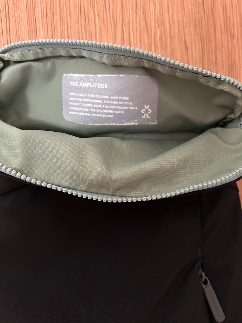 Crumpler Day outing bag, Women's Fashion, Bags Wallets