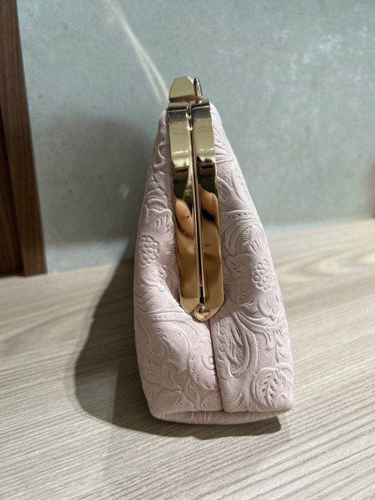 Elegant real leather light pink kisslock box bag, Women's Fashion