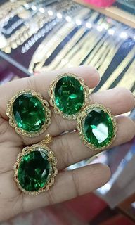 Emerald set