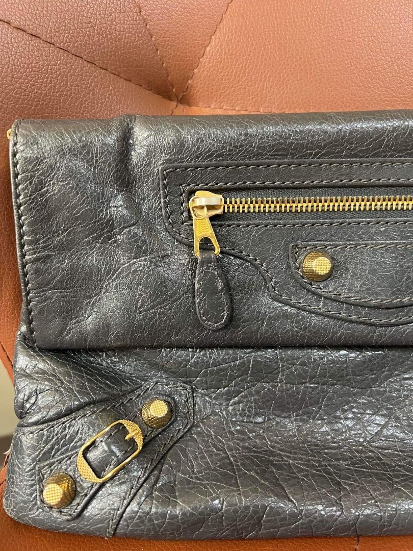 envelope clutch/crossbody Balenciaga (Category: Luxury Bags & Wallets) located in Quezon City. Submitted by hellopatchi (Listing ID 1299609039, Image 2). Description: with dust bag cards Strap mirror VGC.