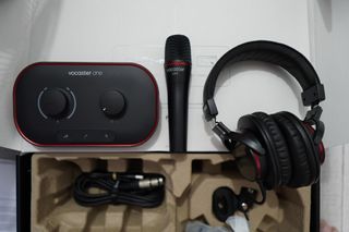 Focusrite Vocaster One Studio Audio Interface Podcasting Streaming Kit not Scarlett Solo, Maudio