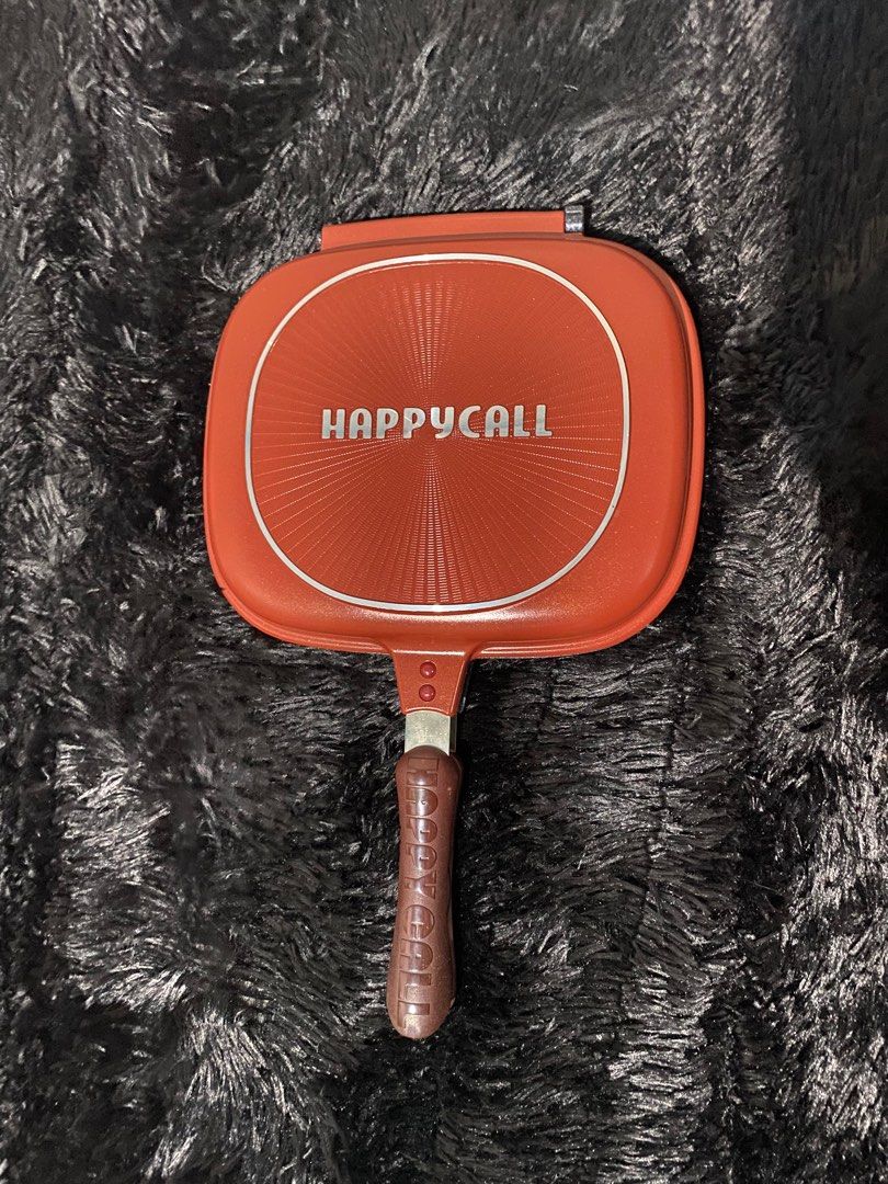Happy Call Double Pan (Category: Cookware & Accessories) located in Pasig City. Submitted by fiercemoon_f4c53e (Listing ID 1299485231, Image 2). Description: Preloved but never been used No tag and box Good as new RS: Declutter and naka stock lang price negotiable.