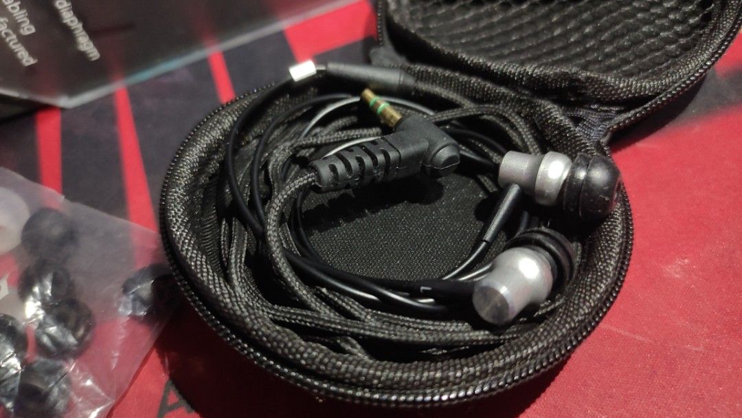 HIFIMAN RE-400 WATERLINE (Category: Earphones) located in Caloocan City. Submitted by foxmulderx (Listing ID 1299611314, Image 3). Description: Selling used (rarely) HIFIMAN RE-400 WATERLINE Great condition. With stock tips and case overall just a minor dent on the cable. Please check last photo of stock cable with minor dents. Received as is due to the shipping and poor reputation of the stock cable. But overall it does not affect the quality of