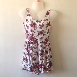H&M divided XS Small Romper Short Jumpsuit Floral Rose Roses Casual Beach Summer Fashion