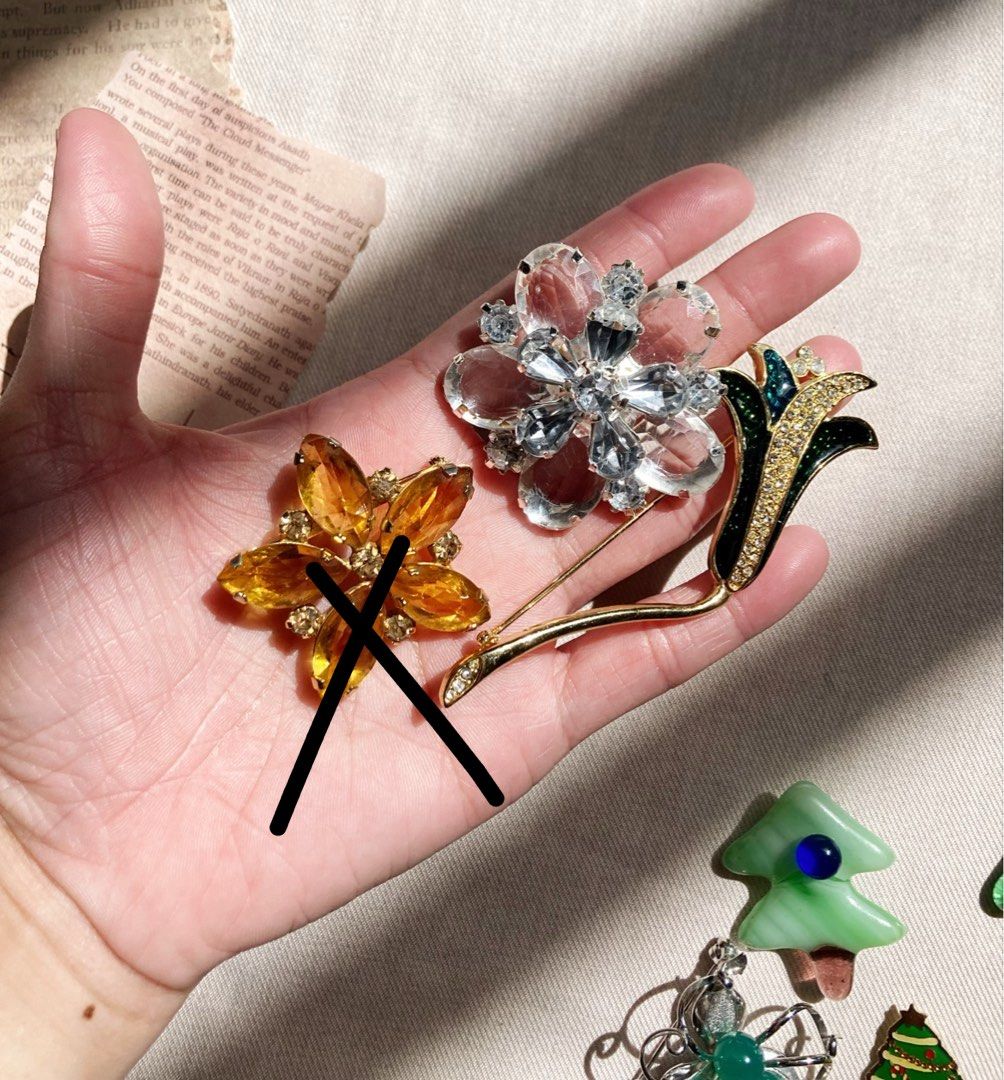 Holiday brooches and pins sales