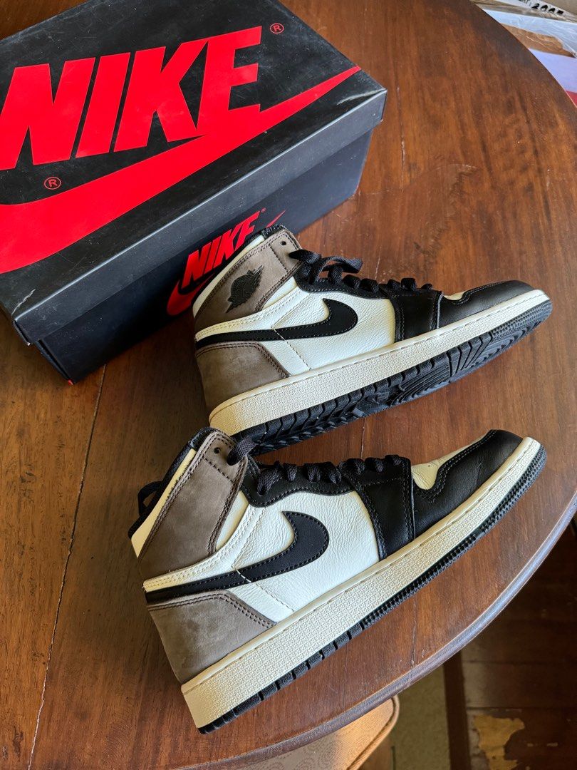 Jordan 1 Dark Mocha (7womens) (Category: Sneakers) located in Cebu City. Submitted by cebaesthetic (Listing ID 1299620289, Image 1). Description: Very good condition 9/10 Size: 6Y or 7 womens Complete inclusions, box and free laces Rfs: need funds.