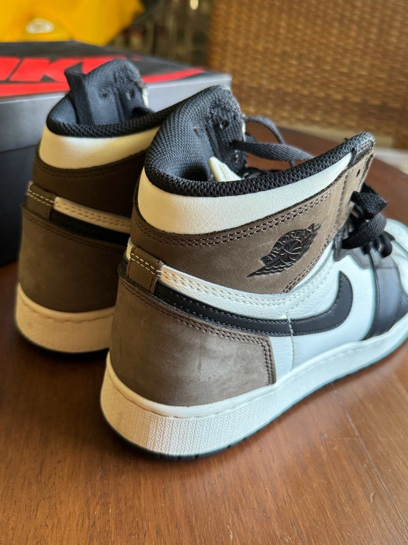 Jordan 1 Dark Mocha (7womens) (Category: Sneakers) located in Cebu City. Submitted by cebaesthetic (Listing ID 1299620289, Image 3). Description: Very good condition 9/10 Size: 6Y or 7 womens Complete inclusions, box and free laces Rfs: need funds.