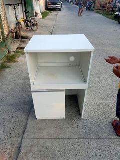 KITCHEN CABINET🇯🇵

1,300 pesos🙂

1 pull out shelf
1 pull out drawer
In good condition