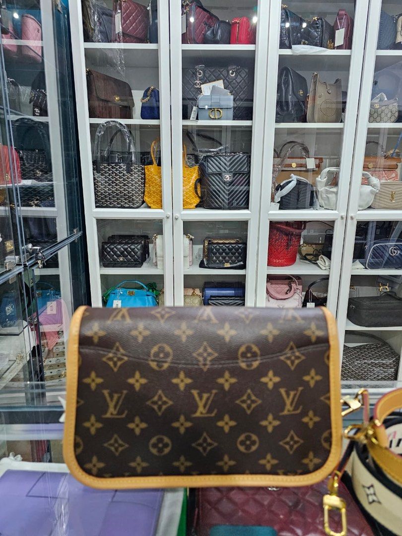 Louis Vuitton Diane PM in Monogram Canvas (Microchip) (Category: Luxury Bags & Wallets) located in Taguig. Submitted by closetcompany (Listing ID 1299538696, Image 3). Description: Louis Vuitton Diane PM in Monogram Canvas (Microchip) 🫧Php 130,000 🫧CONDITION: Pristine condition with super faint rubs on one base corners otherwise looks like new 🫧RATING: 9.8/10 🫧INCLUSIONS: dust bag, paper bag, box, 2pcs detachable strap, qr & material cards an