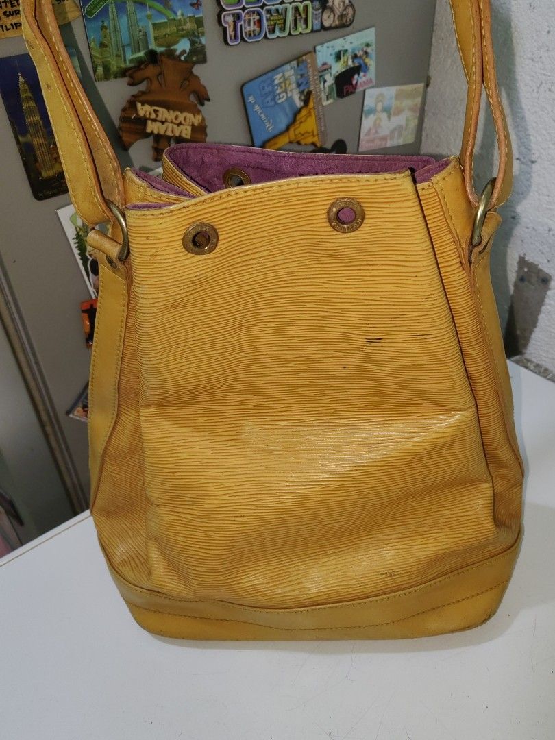 LV ORIG (Category: Luxury Bags & Wallets) located in Davao. Submitted by daneyvintage (Listing ID 1299584393, Image 3). Description: issue sa baba pls check photo.