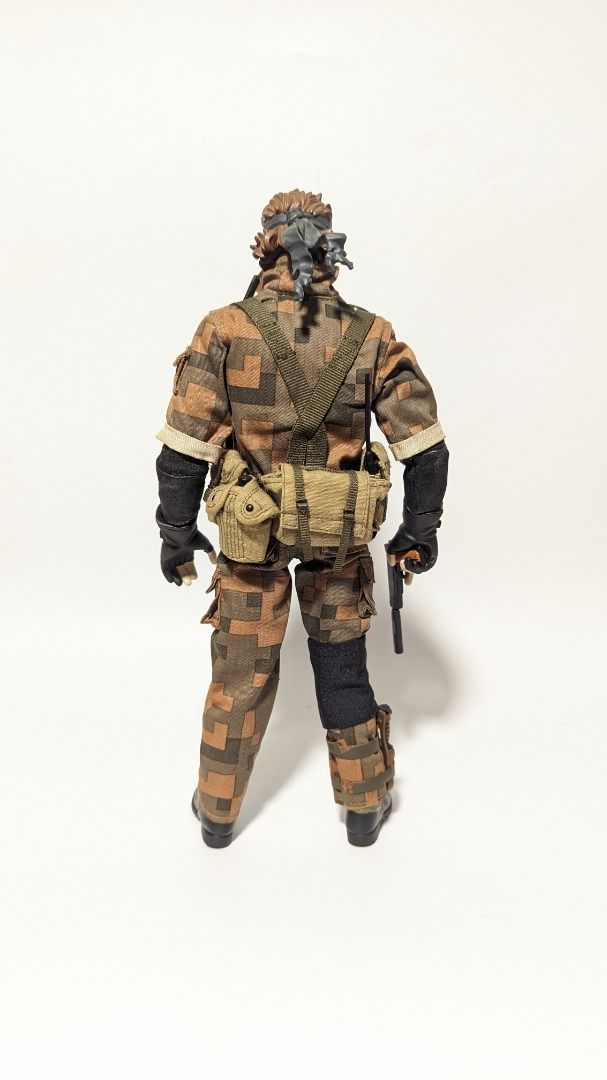 METAL GEAR SOLID Zombie Snake 1/6 figure SQUARES CAMOUFLAGE