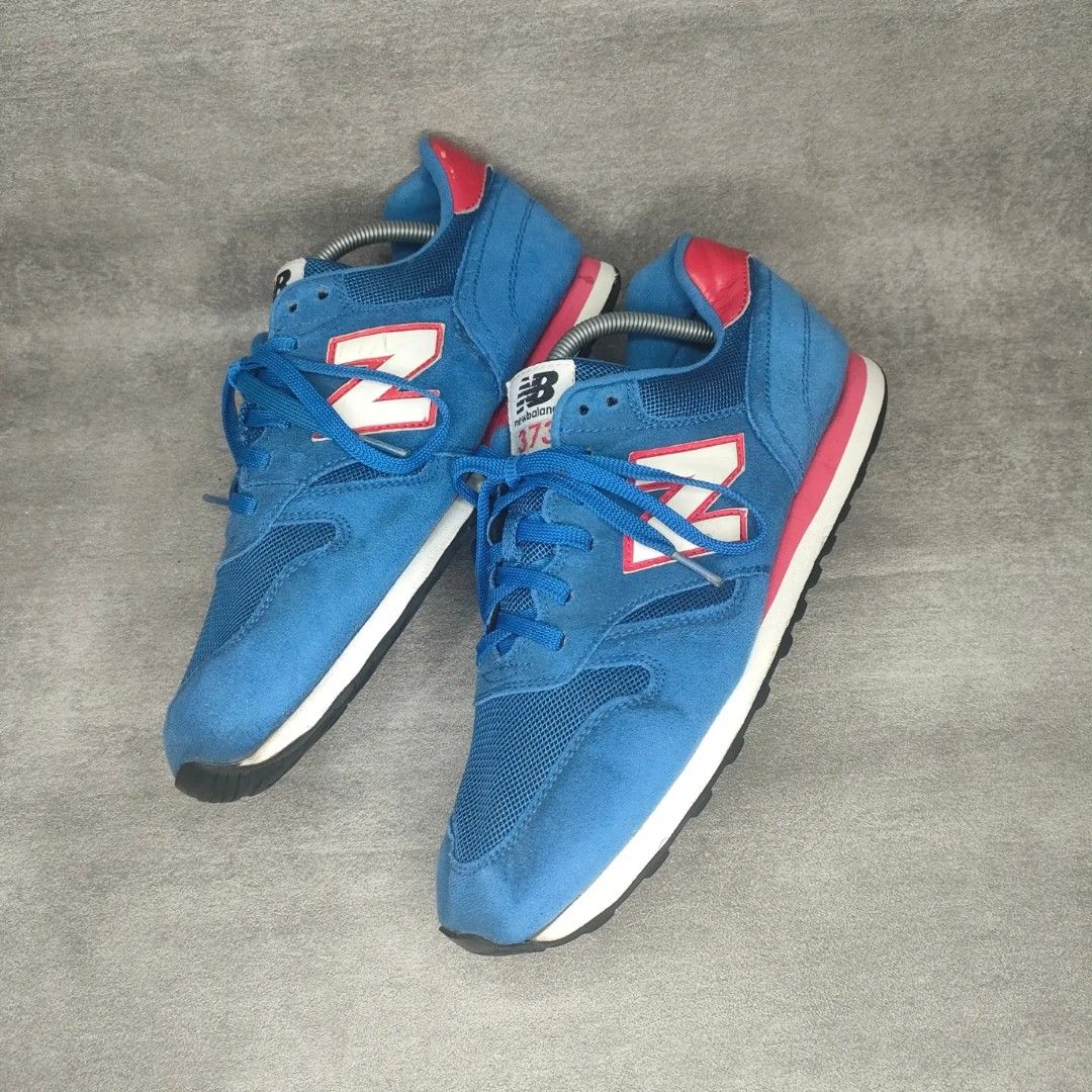 New Balance 573, Fesyen Pria, Sepatu Sneakers di Carousell