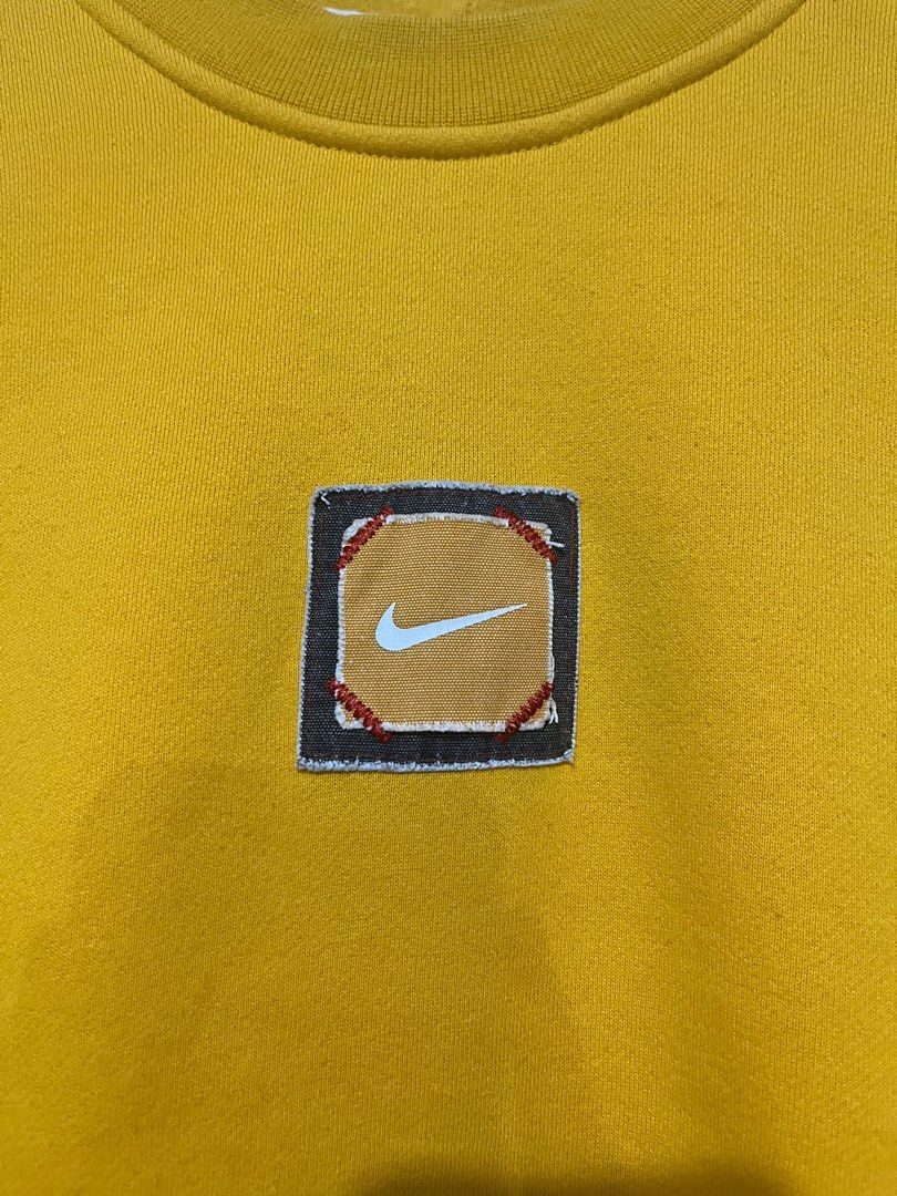 Nike Vintage Crewneck Authentic (Category: Coats, Jackets and Outerwear) located in Quezon City. Submitted by paulandres21 (Listing ID 1299481117, Image 2). Description: Selling my own center logo nike crewneck in excellent to new condition bought abroad ito .Hope you like it 😊 freeship.