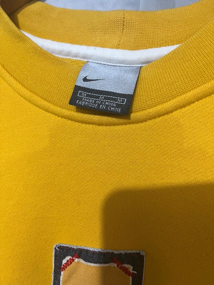 Nike Vintage Crewneck Authentic (Category: Coats, Jackets and Outerwear) located in Quezon City. Submitted by paulandres21 (Listing ID 1299481117, Image 3). Description: Selling my own center logo nike crewneck in excellent to new condition bought abroad ito .Hope you like it 😊 freeship.