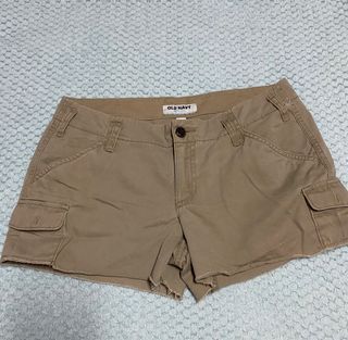 Old navy cargo shorts in khaki