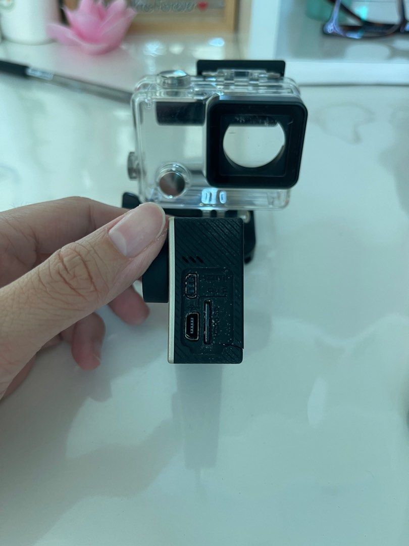 Original Go pro Hero 4 (Category: Cameras) located in Manila. Submitted by kristielyntan (Listing ID 1299495481, Image 2). Description: .