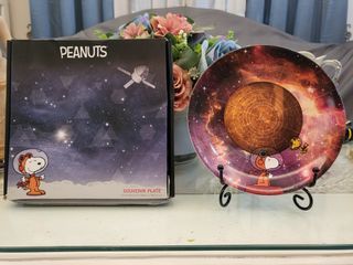 Peanuts Snoopy Space Souvenir Plate w/ Metal Stand