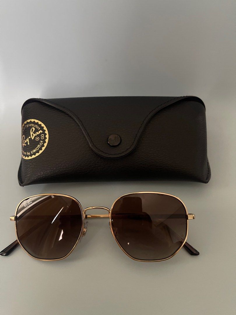 Rayban RB3682 (Category: Sunglasses & Eyewear) located in Quezon City. Submitted by llimc (Listing ID 1299495197, Image 1). Description: Free shipping within metro manila only Complete.