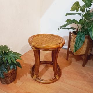 Round rattan stool