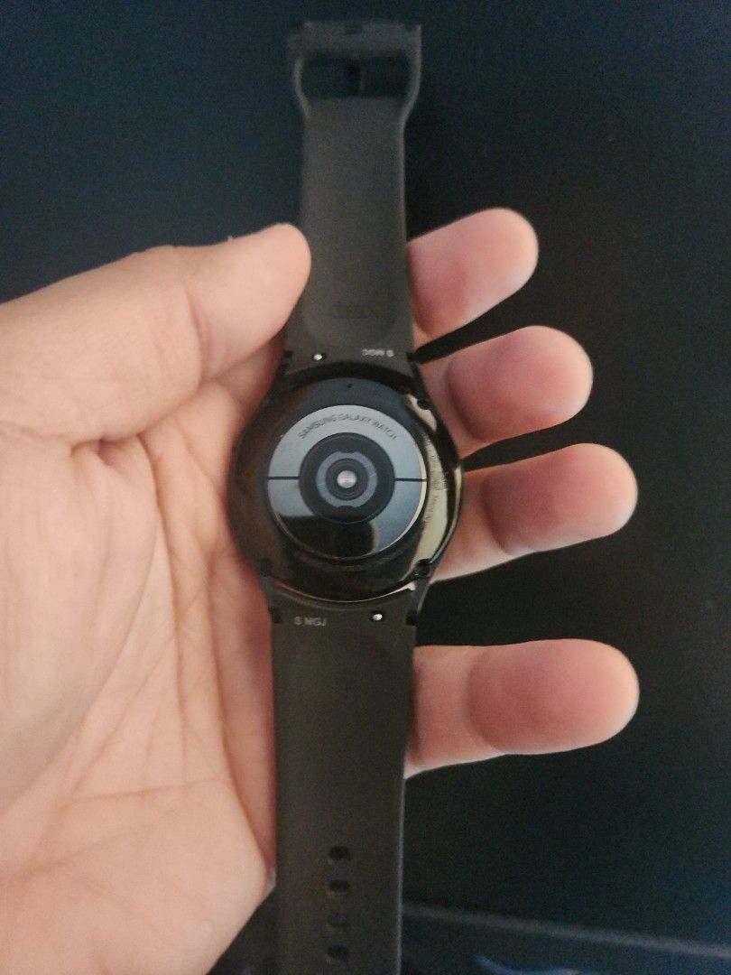 SAMSUNG GALAXY WATCH 4 (Category: Men's Watches) located in Manila. Submitted by kadoodtv (Listing ID 1299618998, Image 3). Description: Galaxy Watch 4 original and authentic used only 1x - Good as new.