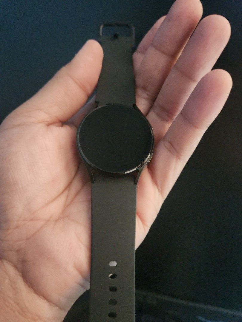 SAMSUNG GALAXY WATCH 4 (Category: Men's Watches) located in Manila. Submitted by kadoodtv (Listing ID 1299618998, Image 1). Description: Galaxy Watch 4 original and authentic used only 1x - Good as new.