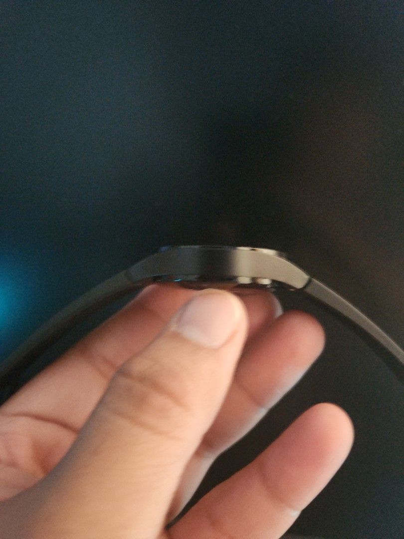 SAMSUNG GALAXY WATCH 4 (Category: Men's Watches) located in Manila. Submitted by kadoodtv (Listing ID 1299618998, Image 2). Description: Galaxy Watch 4 original and authentic used only 1x - Good as new.