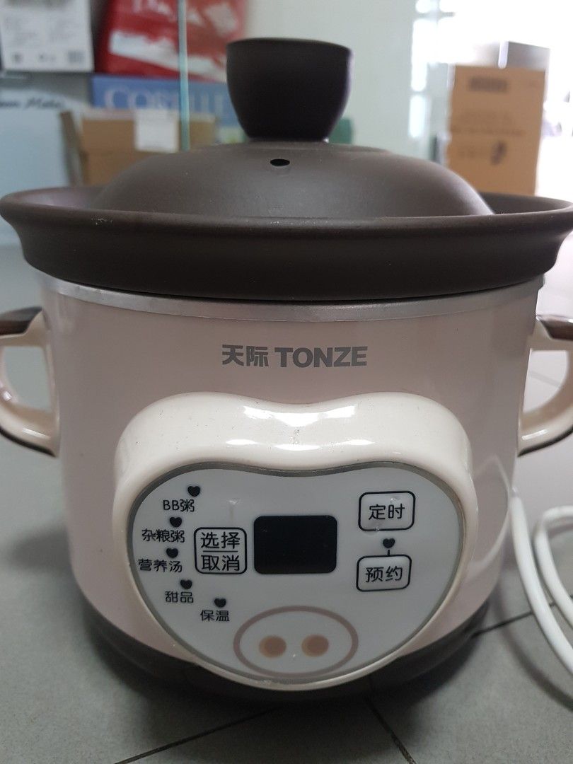 Slow cooker (Category: Cookers) located in Singapore. Submitted by semi_haitus (Listing ID 1299522708, Image 1). Description: brand new clay slow cooker. brand is Tonze. good for brewing soup, tonics or congee.