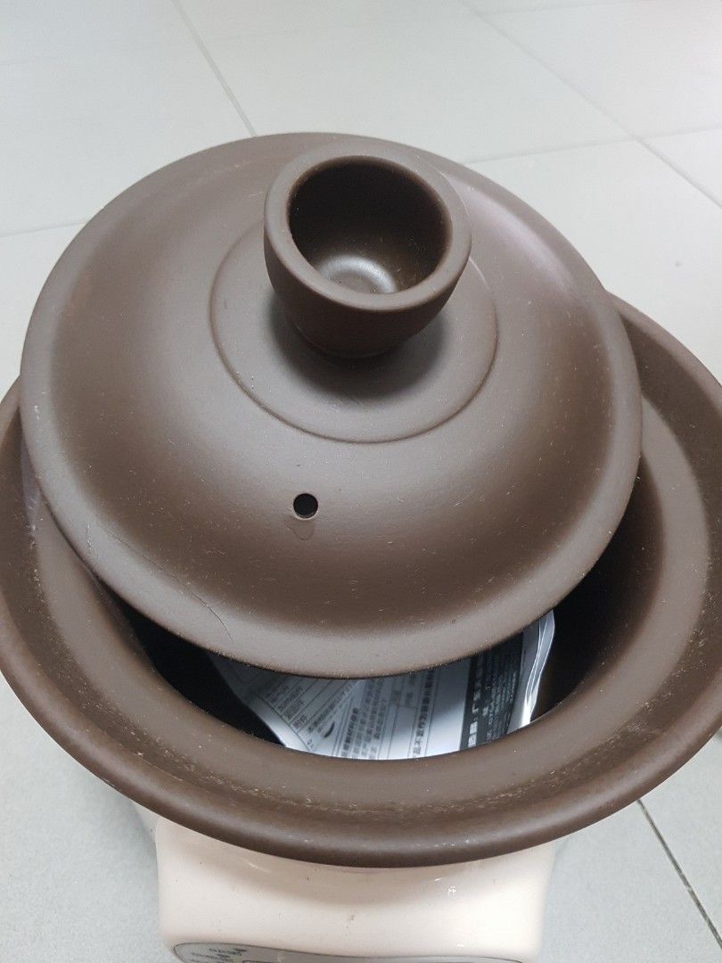 Slow cooker (Category: Cookers) located in Singapore. Submitted by semi_haitus (Listing ID 1299522708, Image 4). Description: brand new clay slow cooker. brand is Tonze. good for brewing soup, tonics or congee.