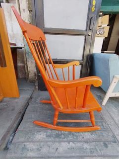 Solidwood rocking chair