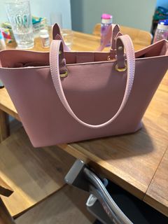 (Category: ) located in . Submitted by ezvery (Listing ID 1299541170, Image 1). Description: .