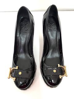 TORY BURCH black patent stacked heels pumps 7.5