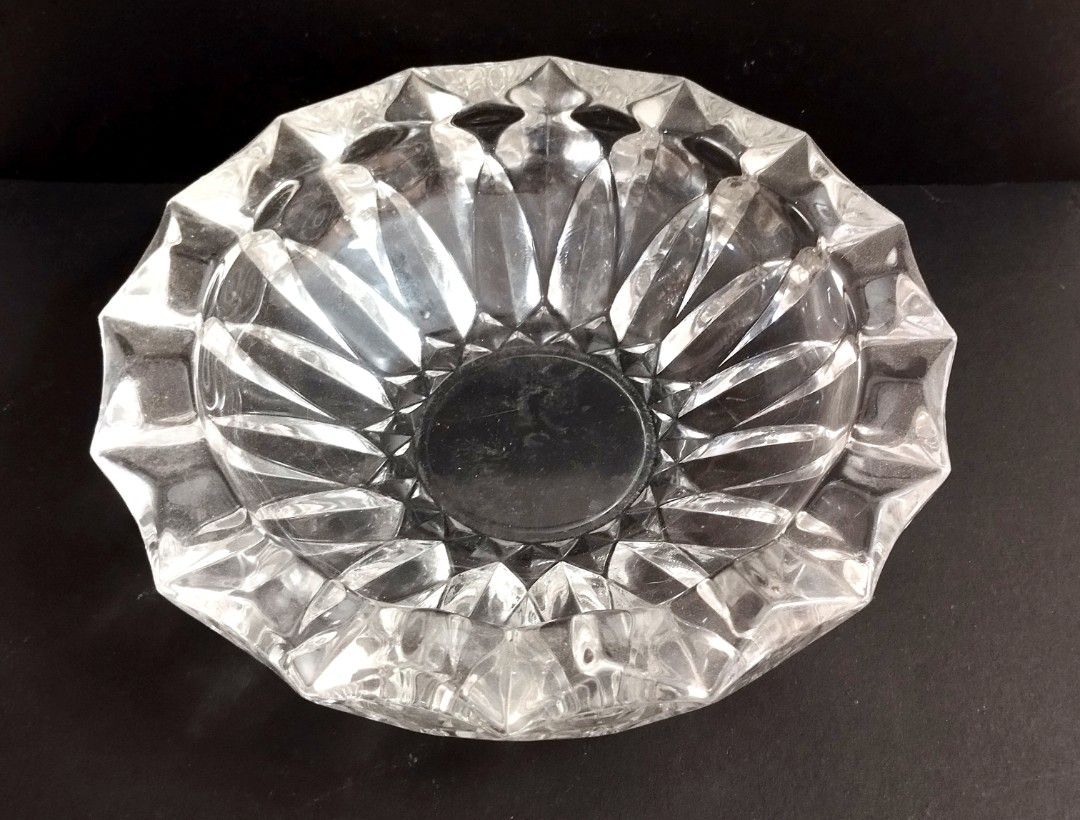 UK Crystal Bowl (Category: Vases & Decorative Bowls) located in Marikina City. Submitted by macy_1024 (Listing ID 1299465584, Image 3). Description: Height: 2" Diameter: 8.5".